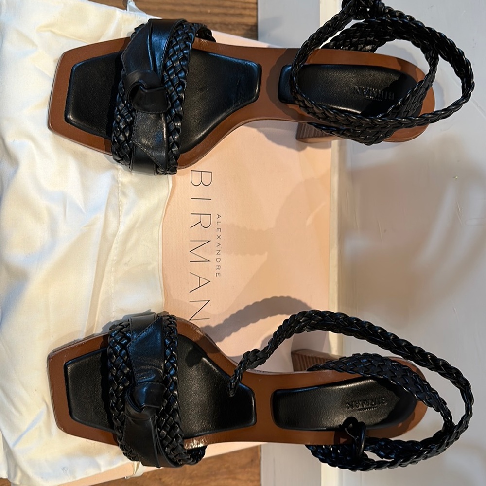 Black leather Alexander Birman Heels